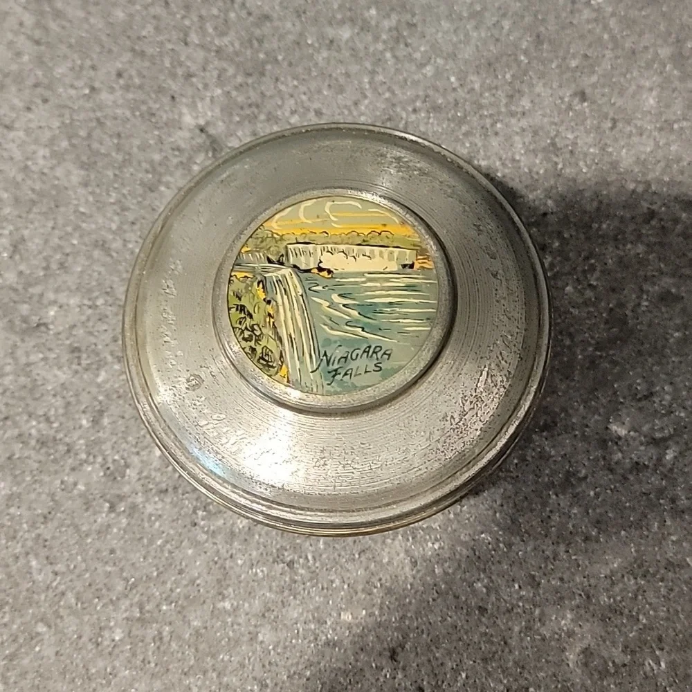 Vintage Niagara Falls Souvenir Tin Box